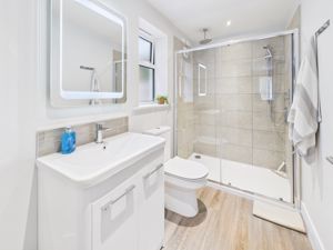 En-Suite - click for photo gallery